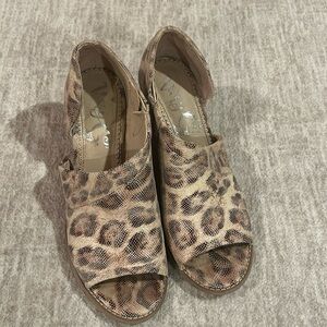 Very G leopard wedges.